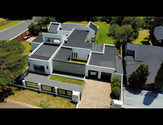 6 BEDROOM FREEHOLD FOR SALE IN DIE HEUWEL